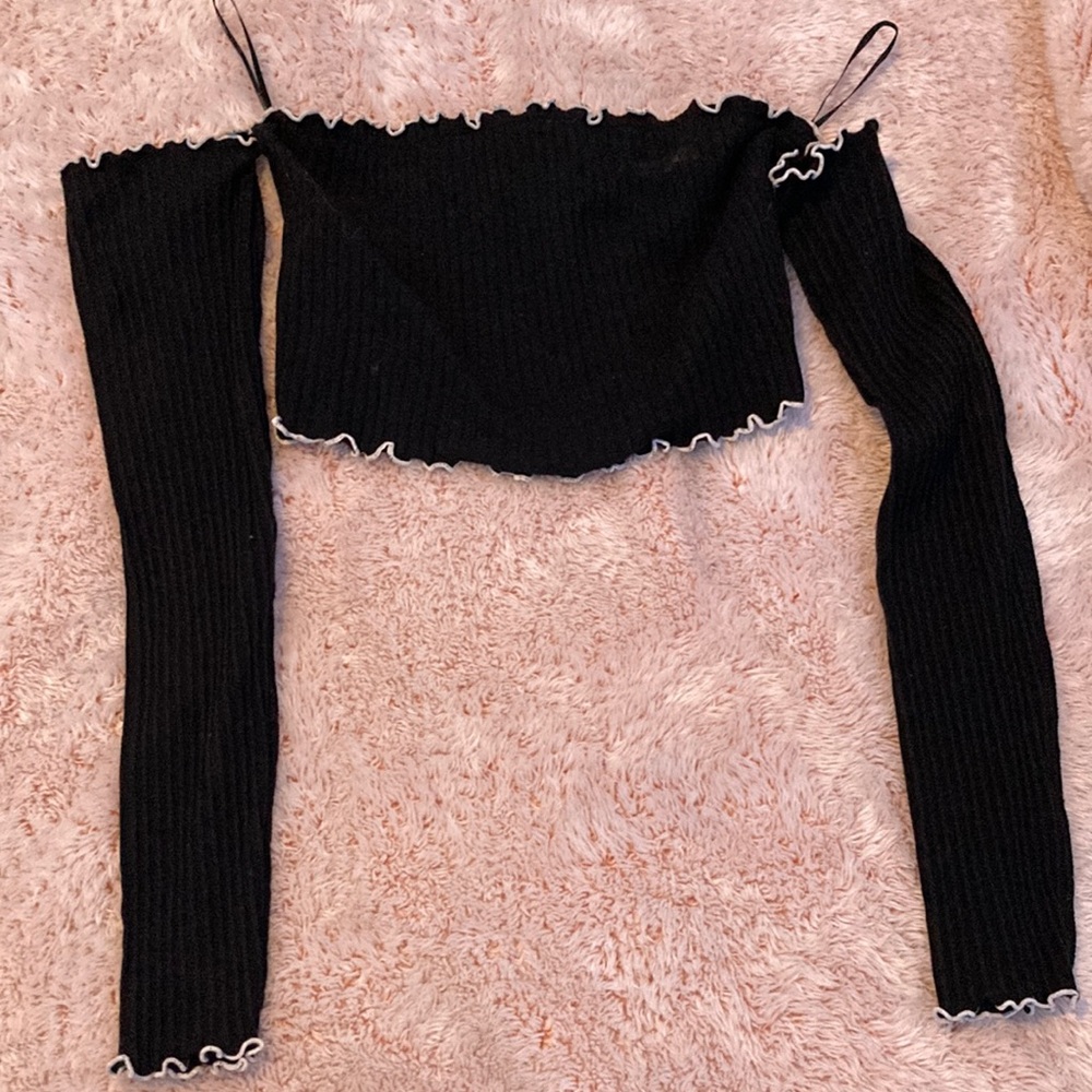 Forever 21 off the shoulder top with sleeves